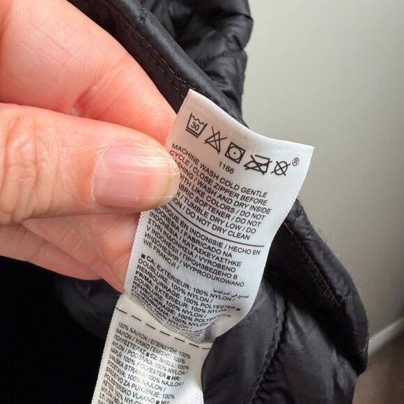 Athleta Whisper Featherless Puffer Vest Size 3X Black Lightweight Travel Outdoor - Picture 10 of 11